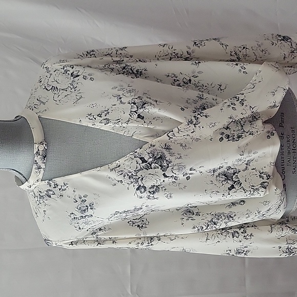 LUSH Woman V-Neck With Button Collar Black & Beige Floral Blouse, Size: S - Picture 2 of 10